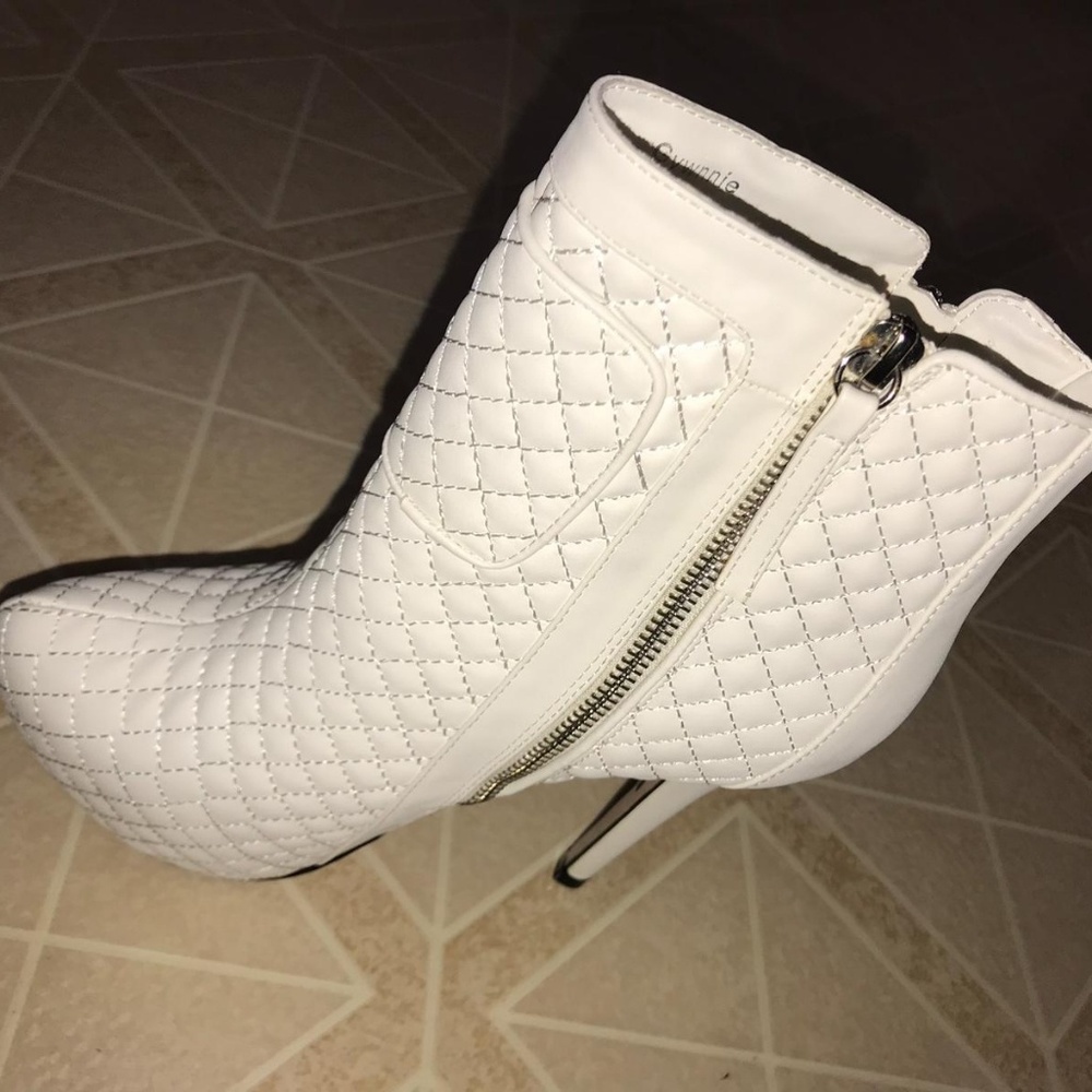 Boots - Picture 4 of 7